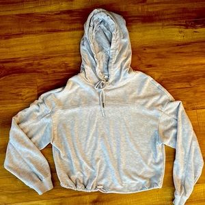 Super light to wear. Semi cropped and adjustable strong on bottom of sweater